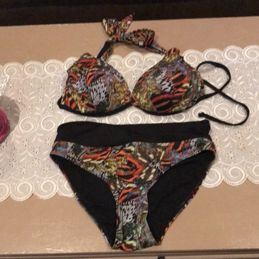 Women’s bikini top size lg bottom medium